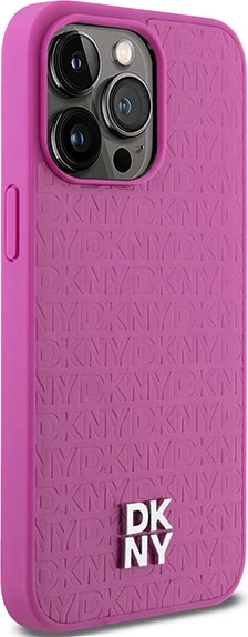 Mbështjellës DKNY Leather Monogram Pattern Metal Logo MagSafe për iPhone 15 Pro Max, Rozë