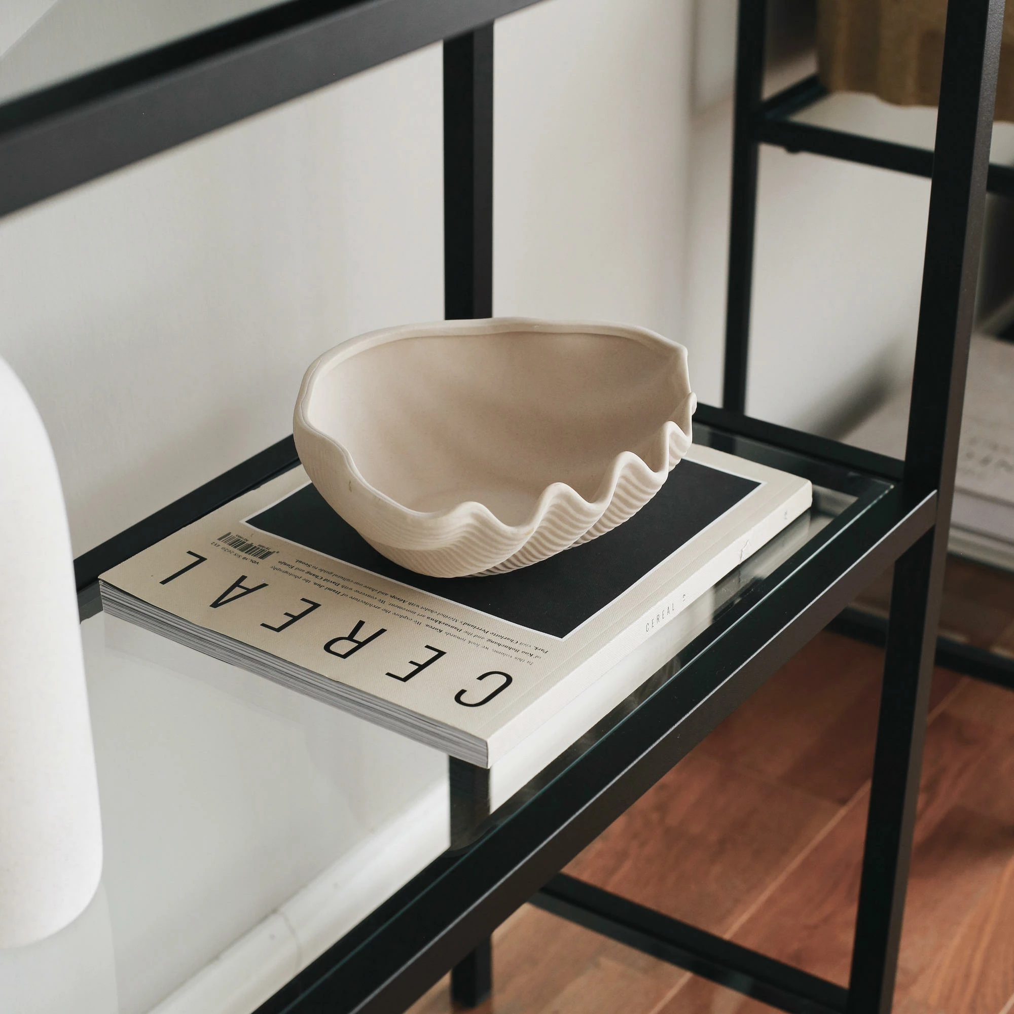 Raft librash Hanah Home, K100, ngjyrë e zezë, 80x165x30 cm