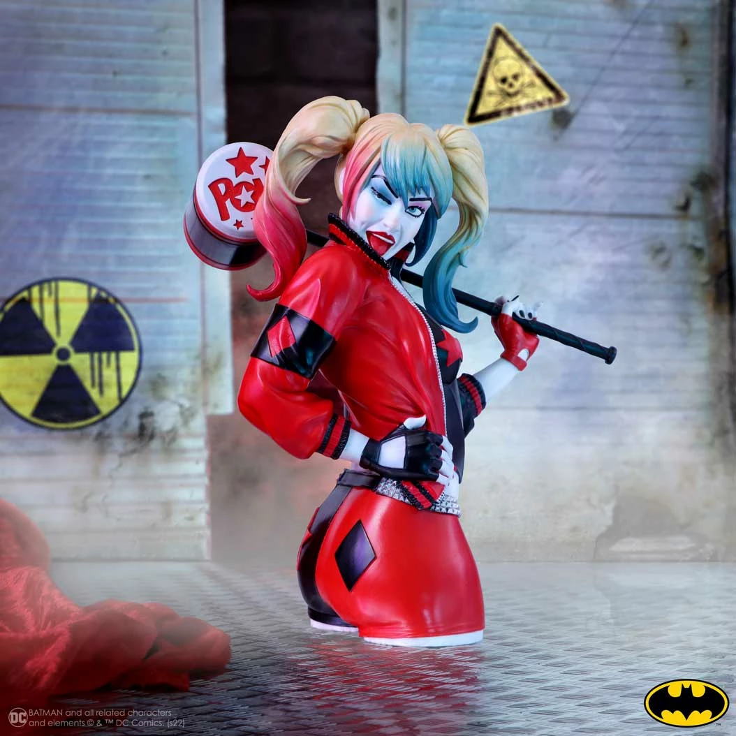 Bust koleksionues NEMESIS NOW Harley Quinn 30 cm, rezinë, i pikturuar me dorë, kuqe/zi, kuti dhurate