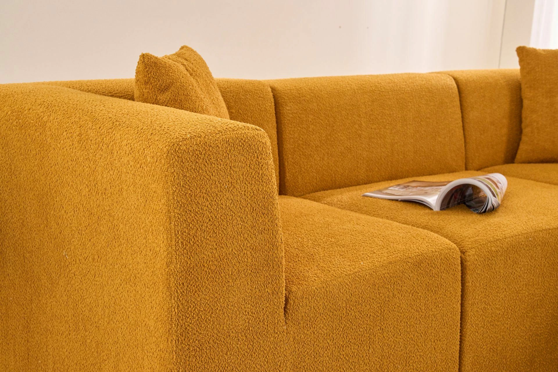 Këndare portokalli Atelier del Sofa, Raks