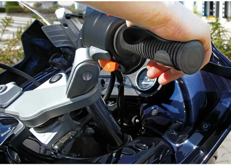 Mbajtes I Dorezave Te Motorrit