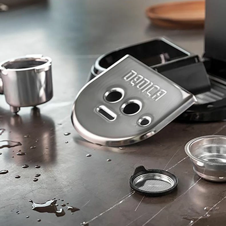 Makinë ekspresi DeLonghi Dedica EC 685.BK 1.1L 1350W 15 bar, e zezë