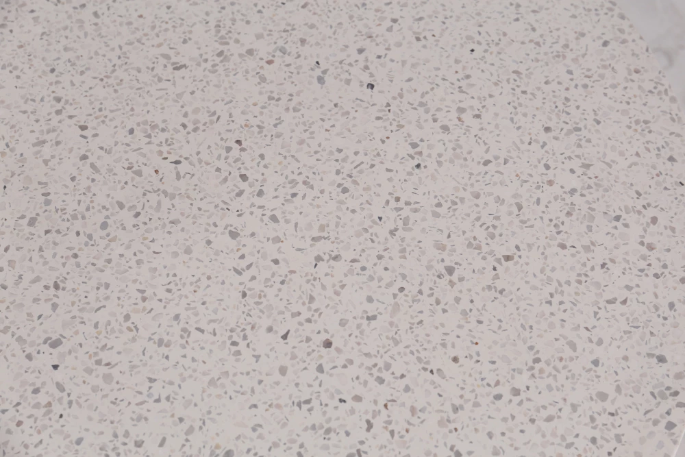 Tavolinë Terrazzo, sipërfaqe terrazzo, këmbë dru eukalipt, 150x150x76.3cm