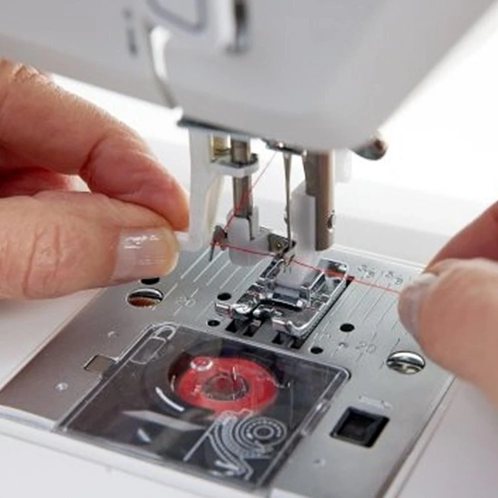 Makine qepëse Husqvarna Onyx 15, mekanike, e bardhë