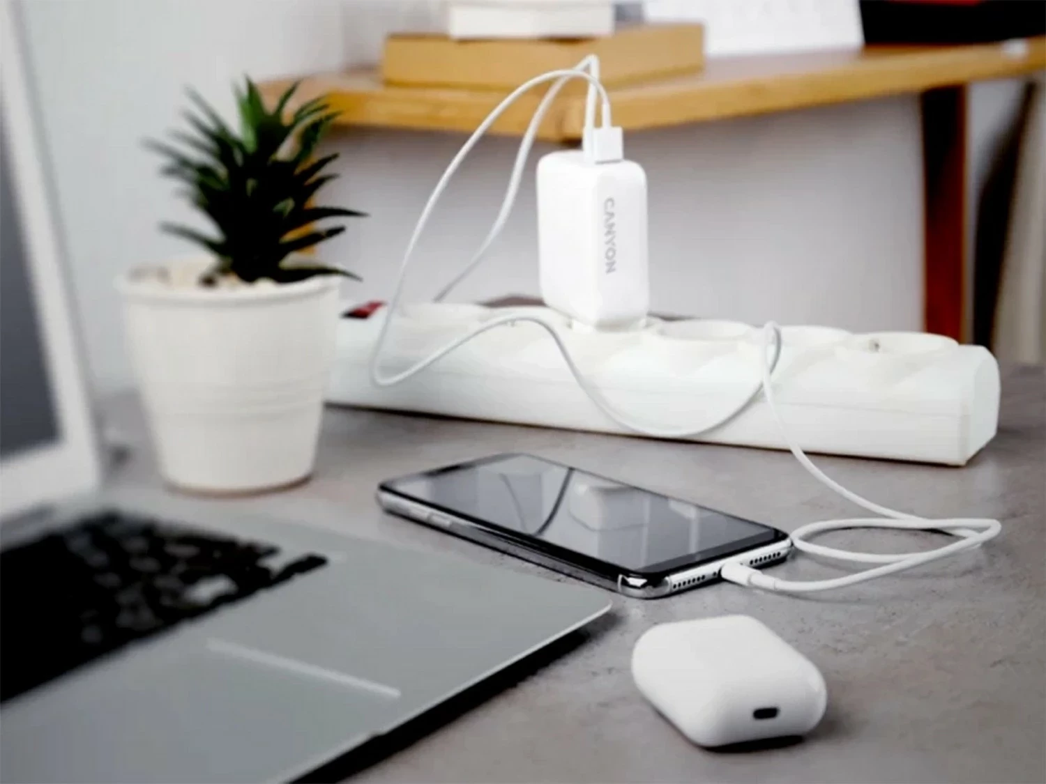 Karikues Canyon CU100ACC, 100W, 3x USB-C, 1x USB-A, i bardhë