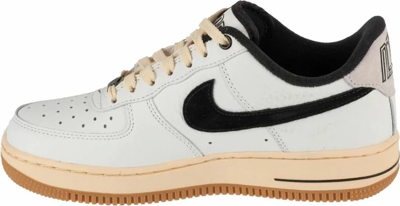 Atlete Nike për femra, të bardha