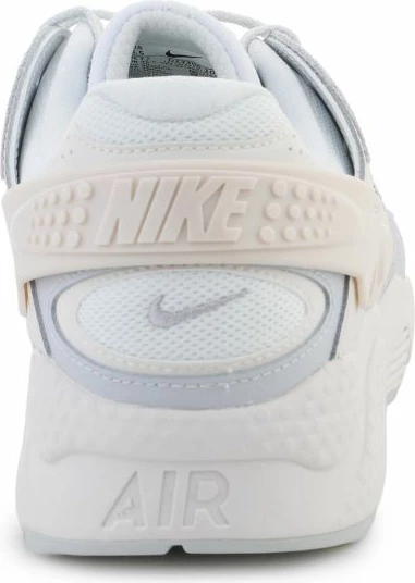 Atlete për meshkuj Nike, të bardha