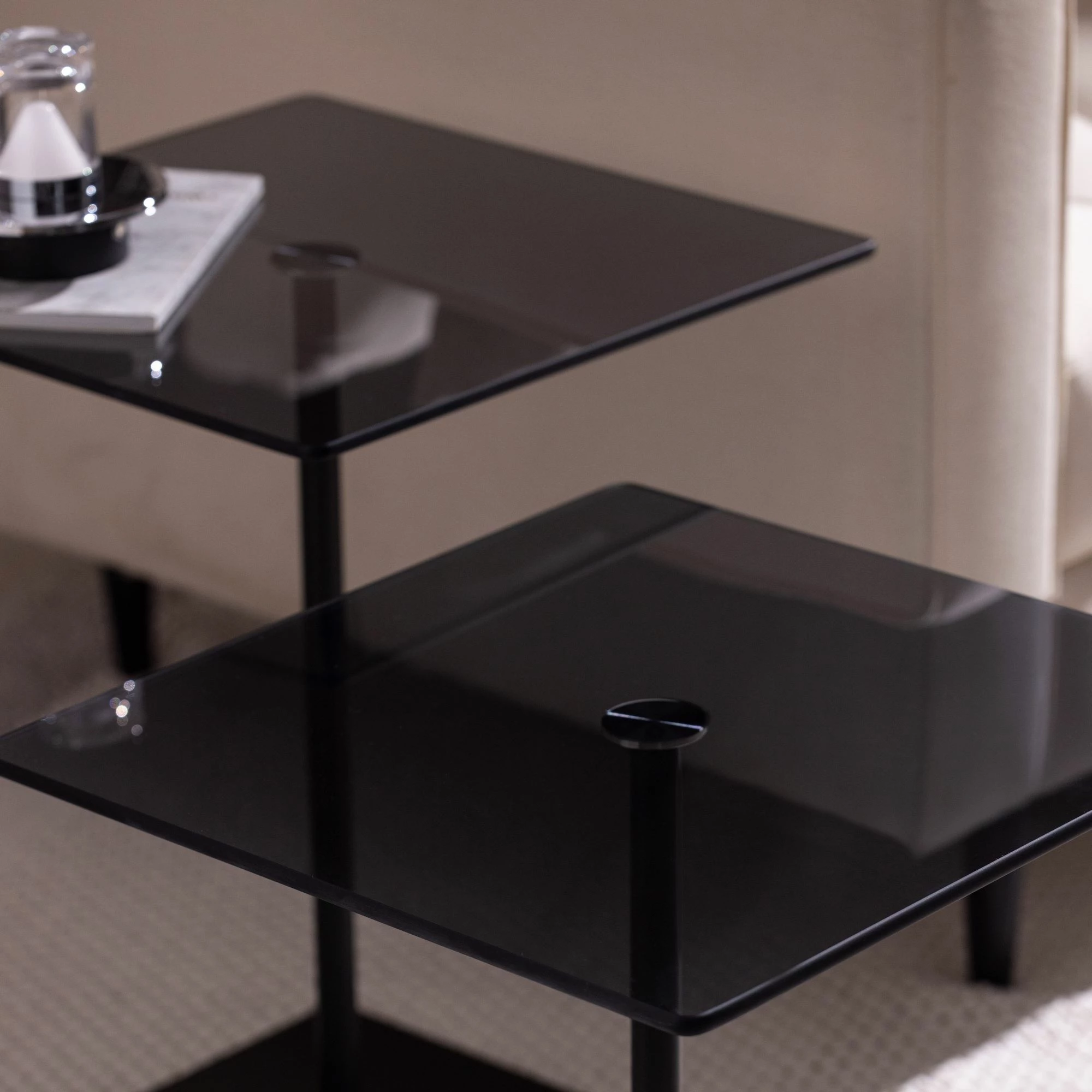 Set tavolinash kafeje Skye Decor, elegante 2 copë, e zezë, fume