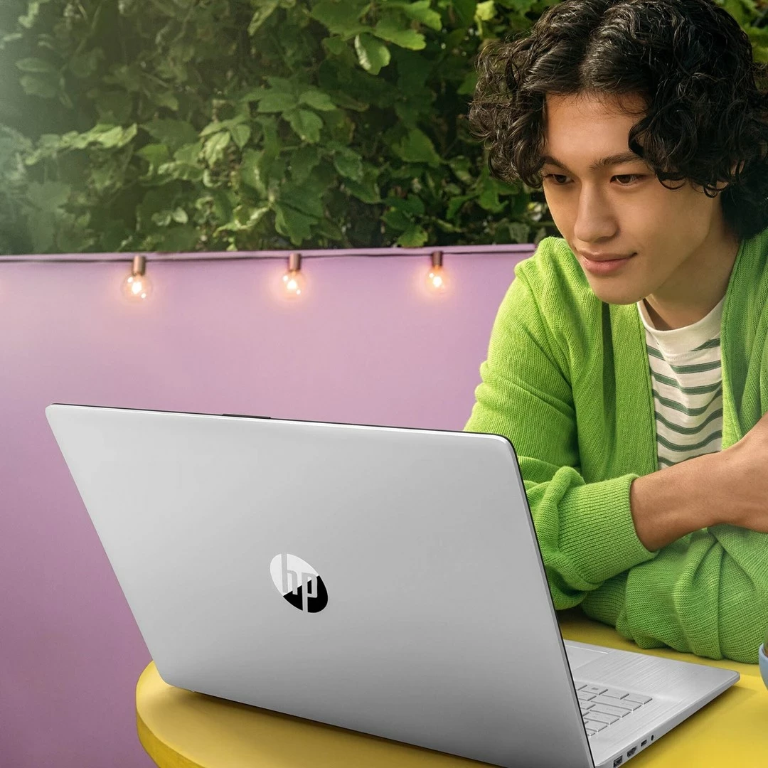 Laptop HP 17-cp2075nw, Ryzen 5 7520U, 17.3" FHD, 16GB RAM, 512GB SSD, Natyral Silver