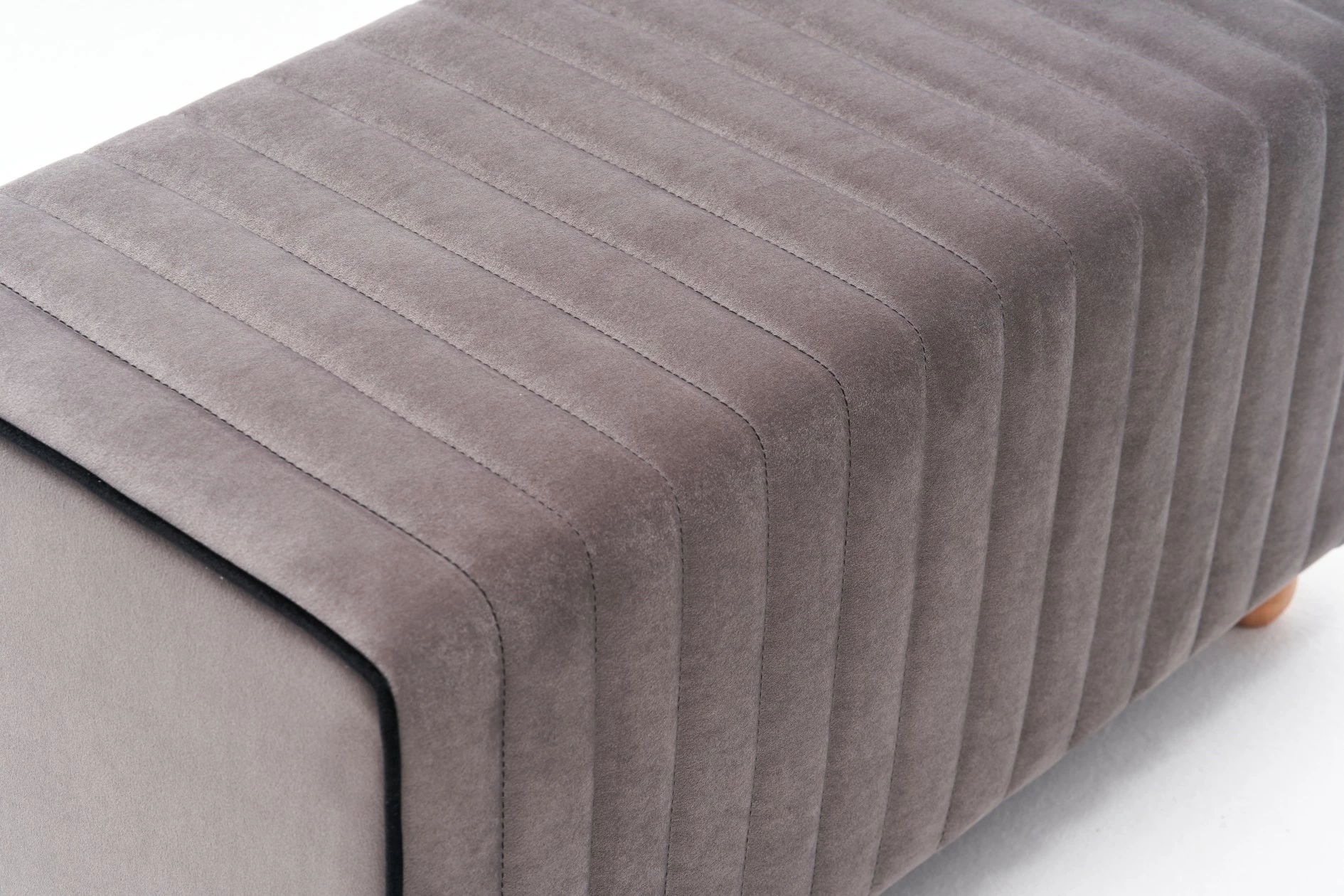 Puf Mabel, kadife ngjyrë mink, Atelier del Sofa