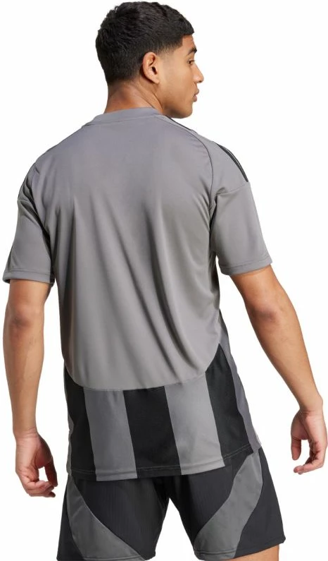 Maicë për meshkuj adidas, e zezë dhe gri