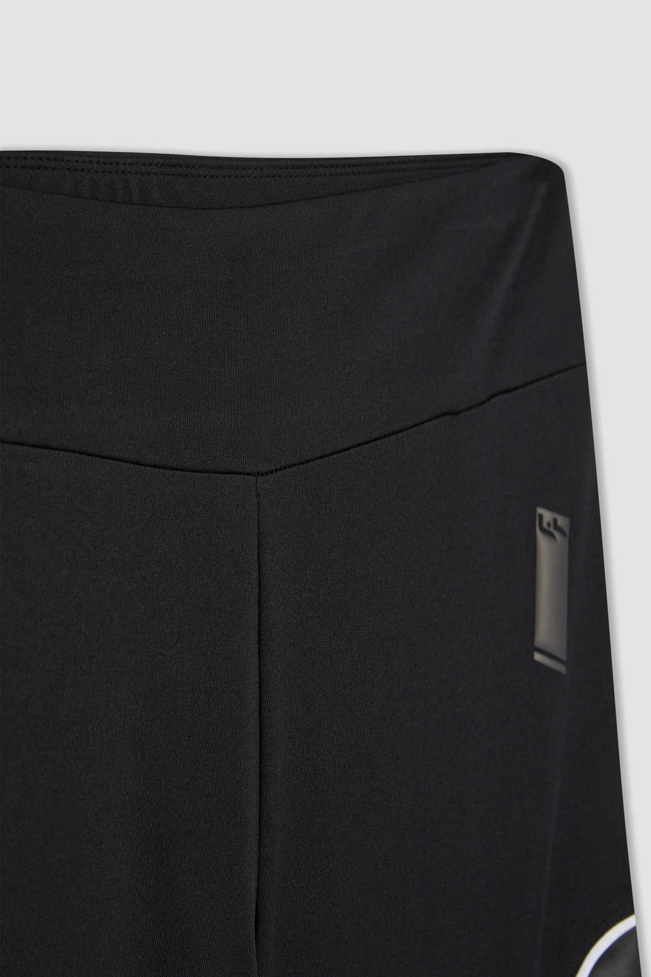 Shorce sportive për femra DeFacto, të zeza