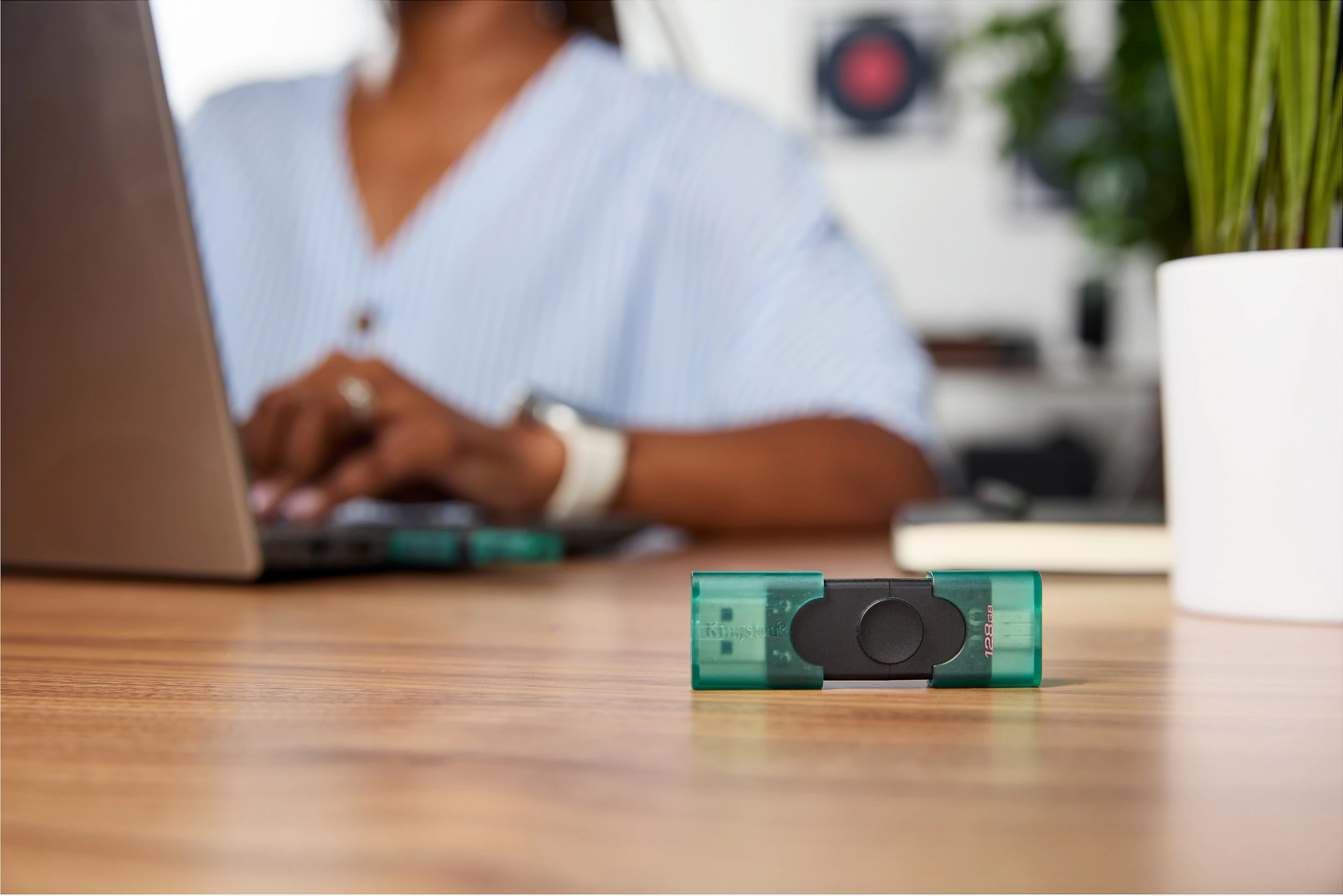 USB fleškë Kingston DataTraveler DuoG2 128GB, USB-A/USB-C, USB 3.2 Gen 1, zi/gjelbër
