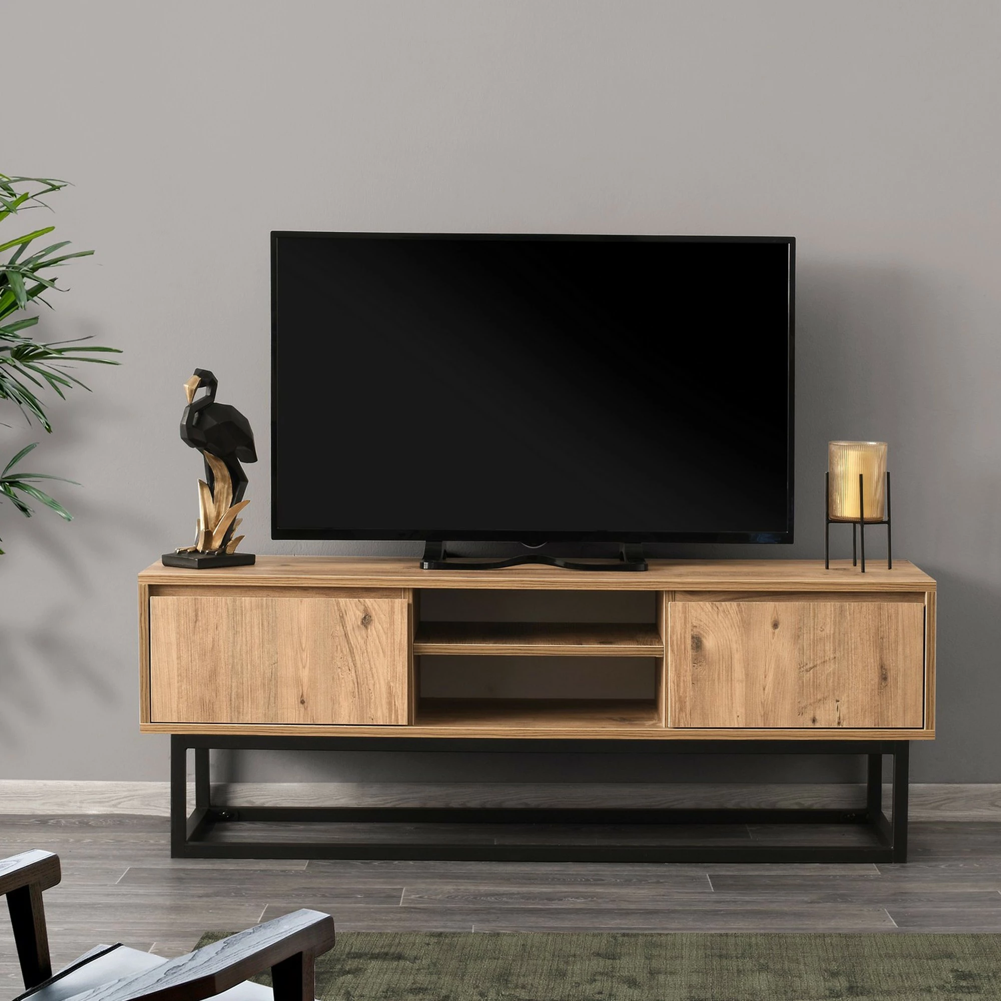 Komodë për TV, Skye Decor, Belinda 140, ngjyrë e zezë dhe pishë