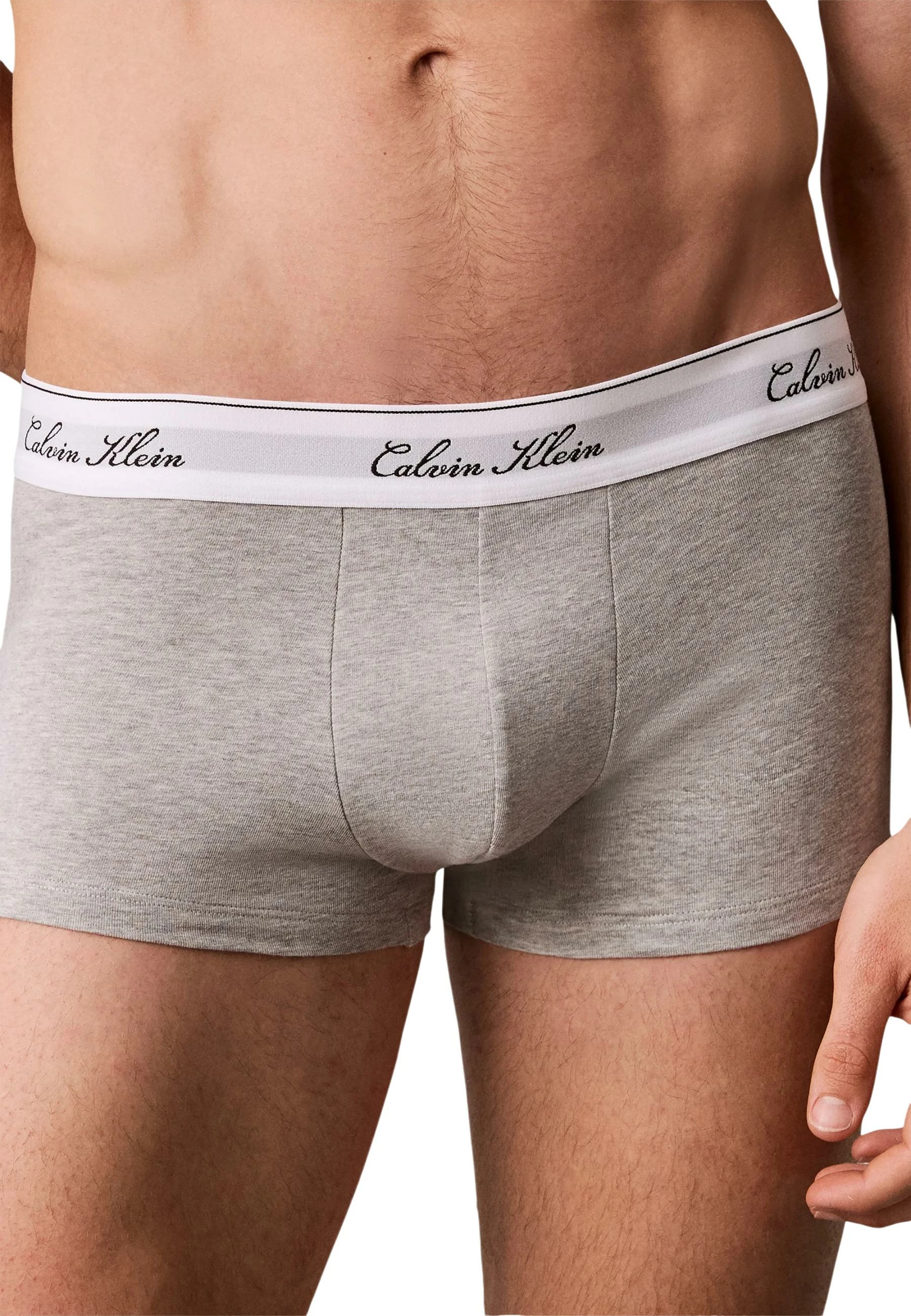 Të brendshme për meshkuj Calvin Klein Underwear Low Rise Trunk 3PK LV00NB4607, të zeza - gri [Madhësia: M]
