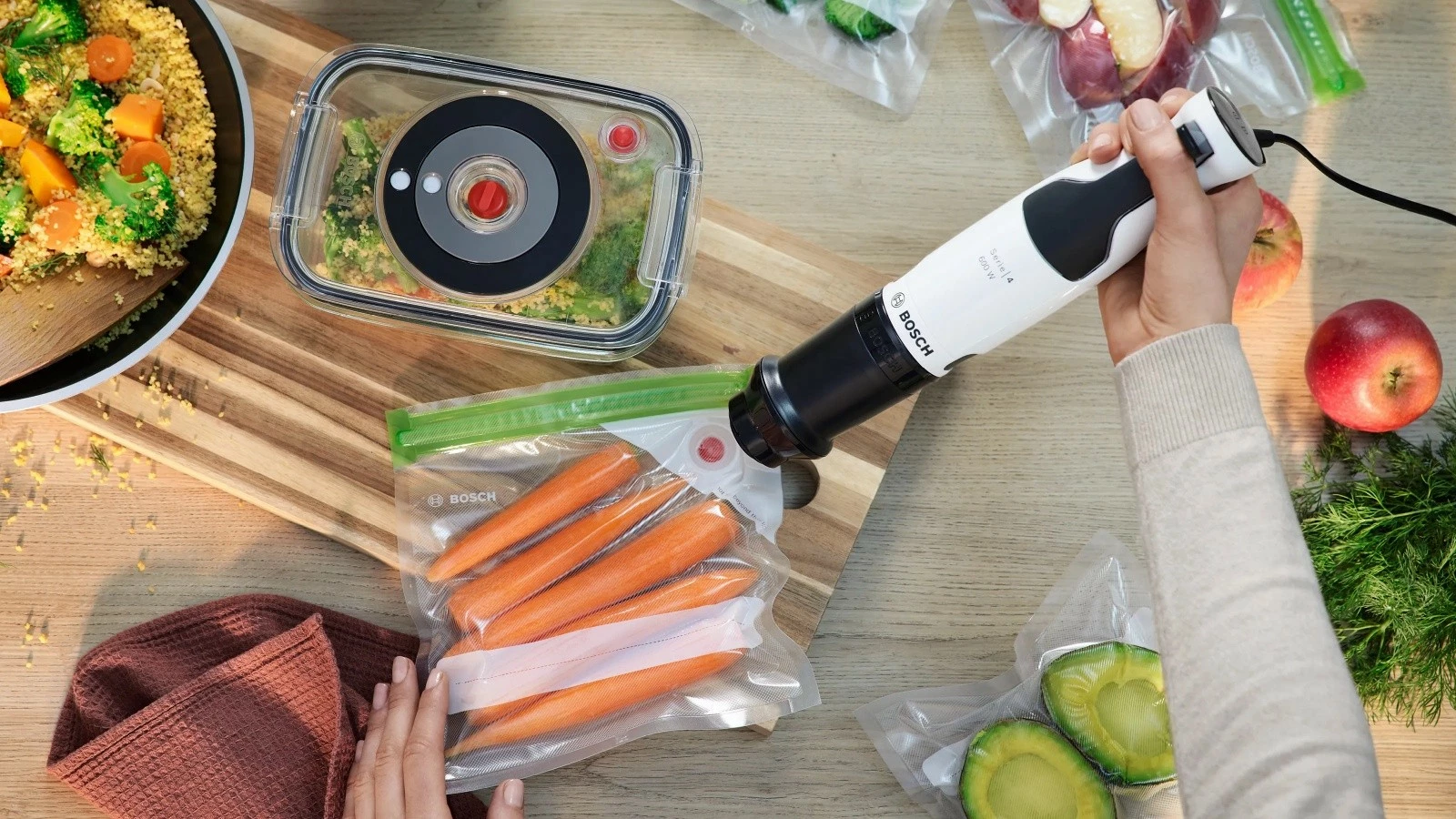 Blender dore, Bosch, MSM4W220, 600 W, rregullim i pandërprerë i shpejtësisë, gotë 0.6 L, trup çelik inox, e bardhë, set me grirës dhe gotë