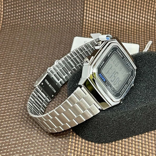 Orë dore Casio A178WA-1A, e argjendtë