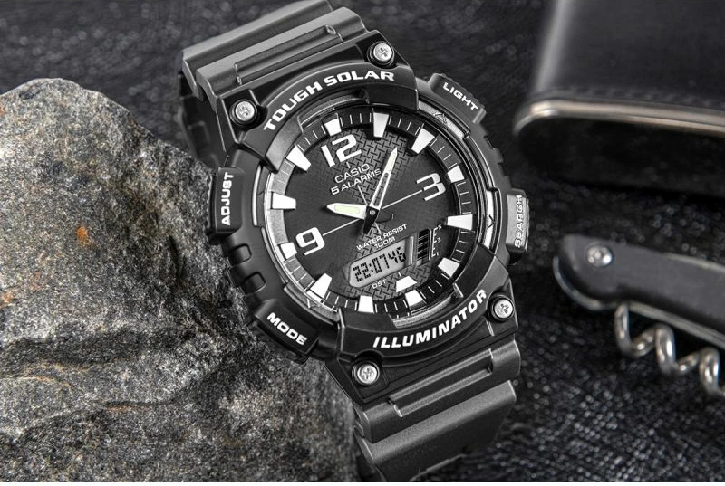 Orë dore për meshkuj Casio AQ-S810W-1AVEF, e zezë, me kuti
