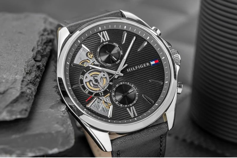 Orë dore për meshkuj Tommy Hilfiger, e zezë