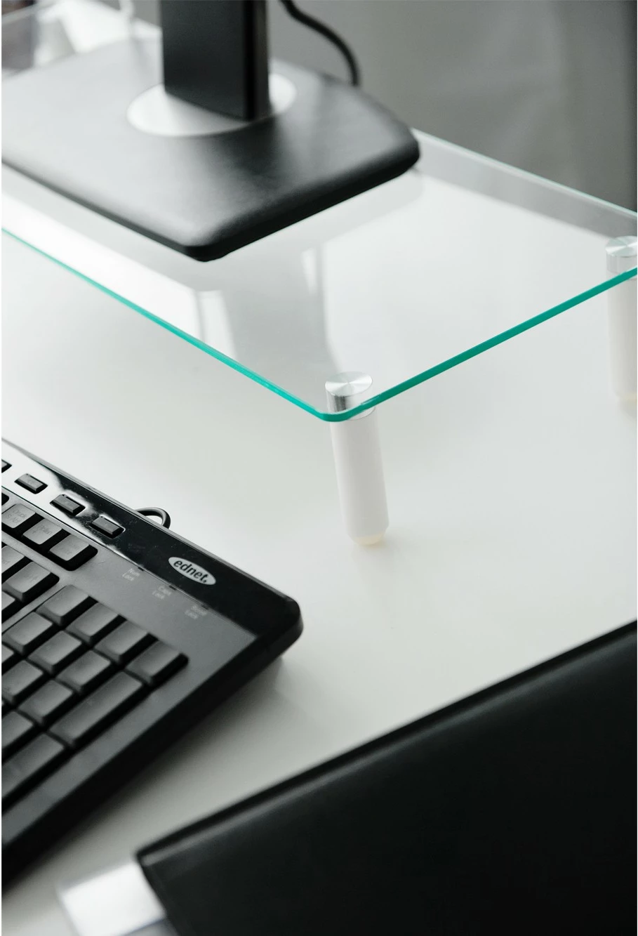 Mbajtëse monitori Digitus universal, xham i temperuar, 33-81.3cm, transparente