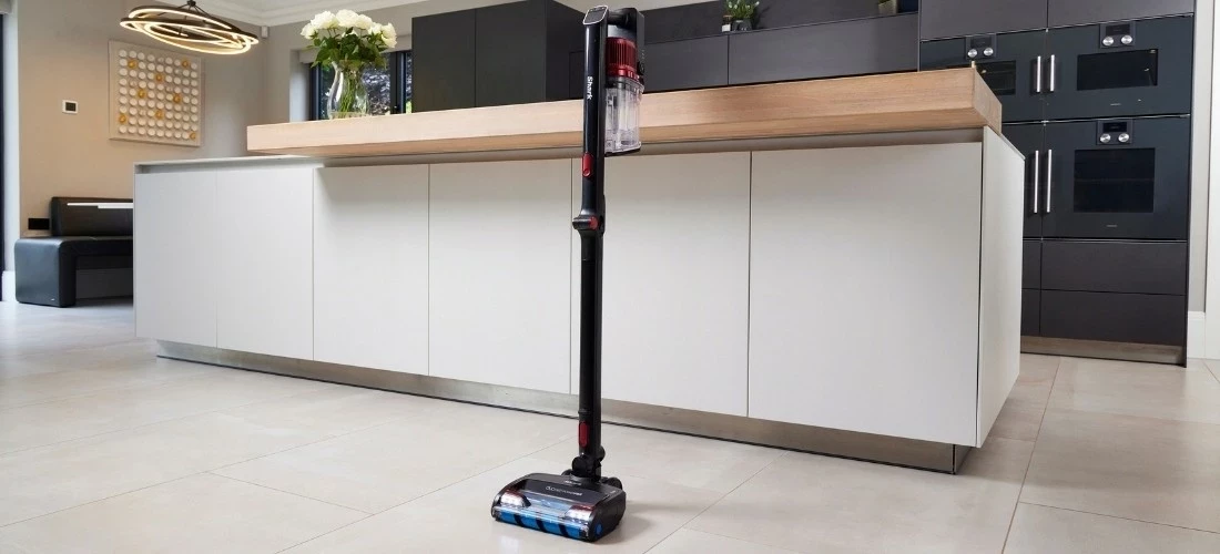 Fshesë pa kabllo Shark IZ300EUT, 25V, e zezë-kuqe