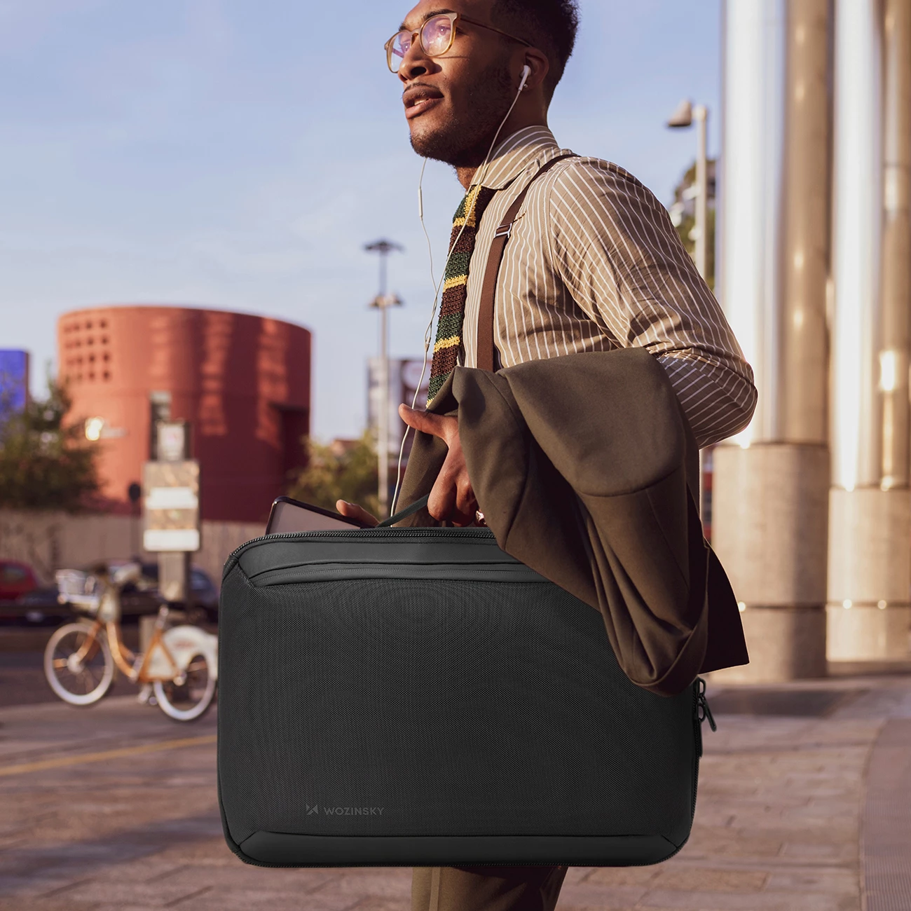 Çantë shpine/laptopi Wozinsky Premium 15.6 inç, me port USB, e zezë