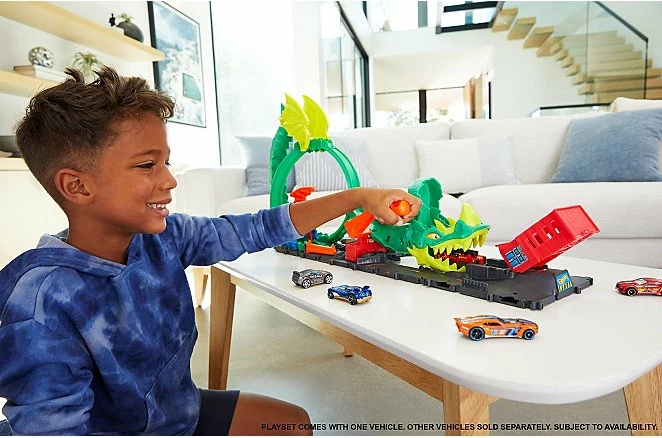 Hot Wheels Dragon Drive Firefight Playset and Car