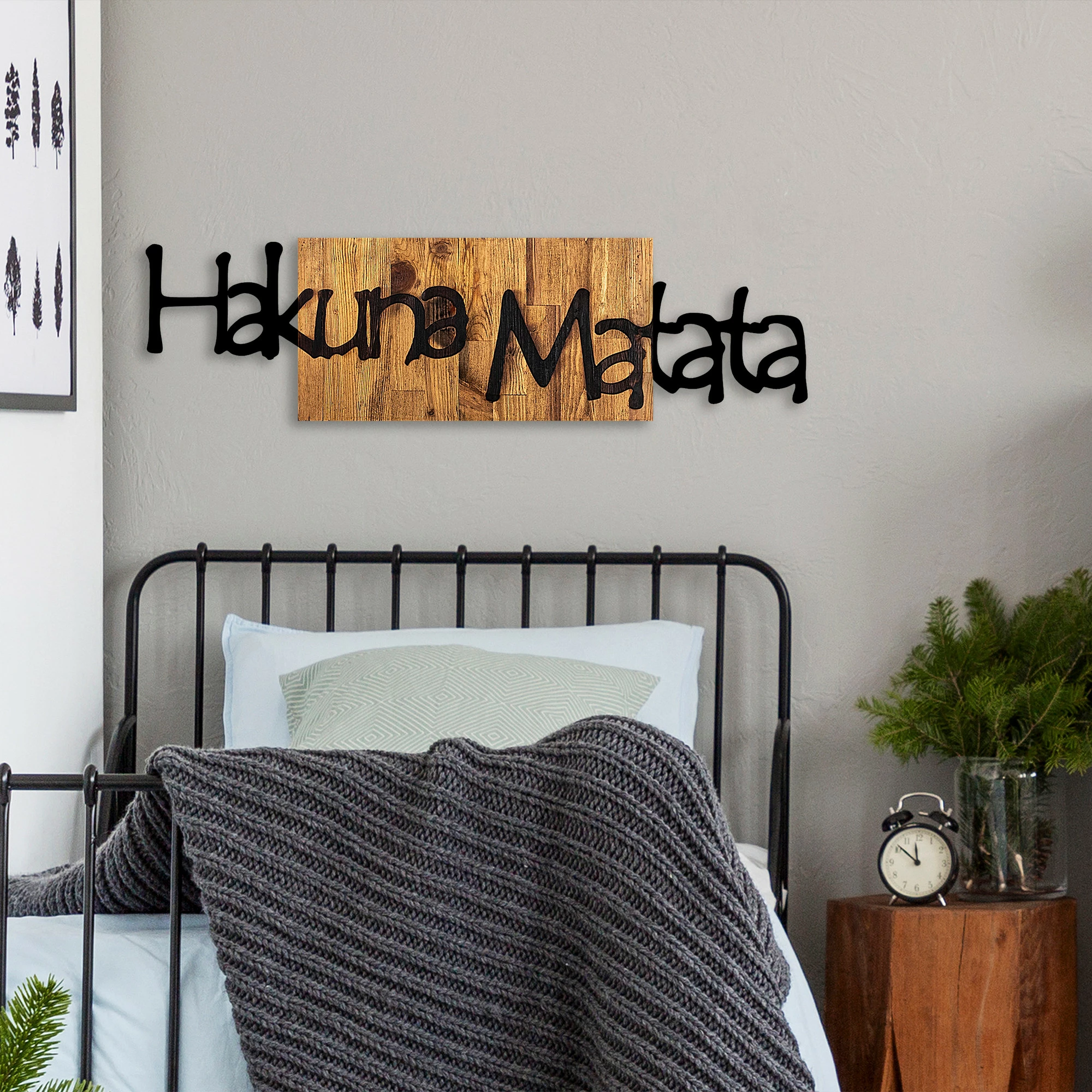 Aksesor dekorativ prej druri për mur, Wallity Hakuna Matata 4, ngjyrë e zezë dhe arre e çelët, 108x3x30cm