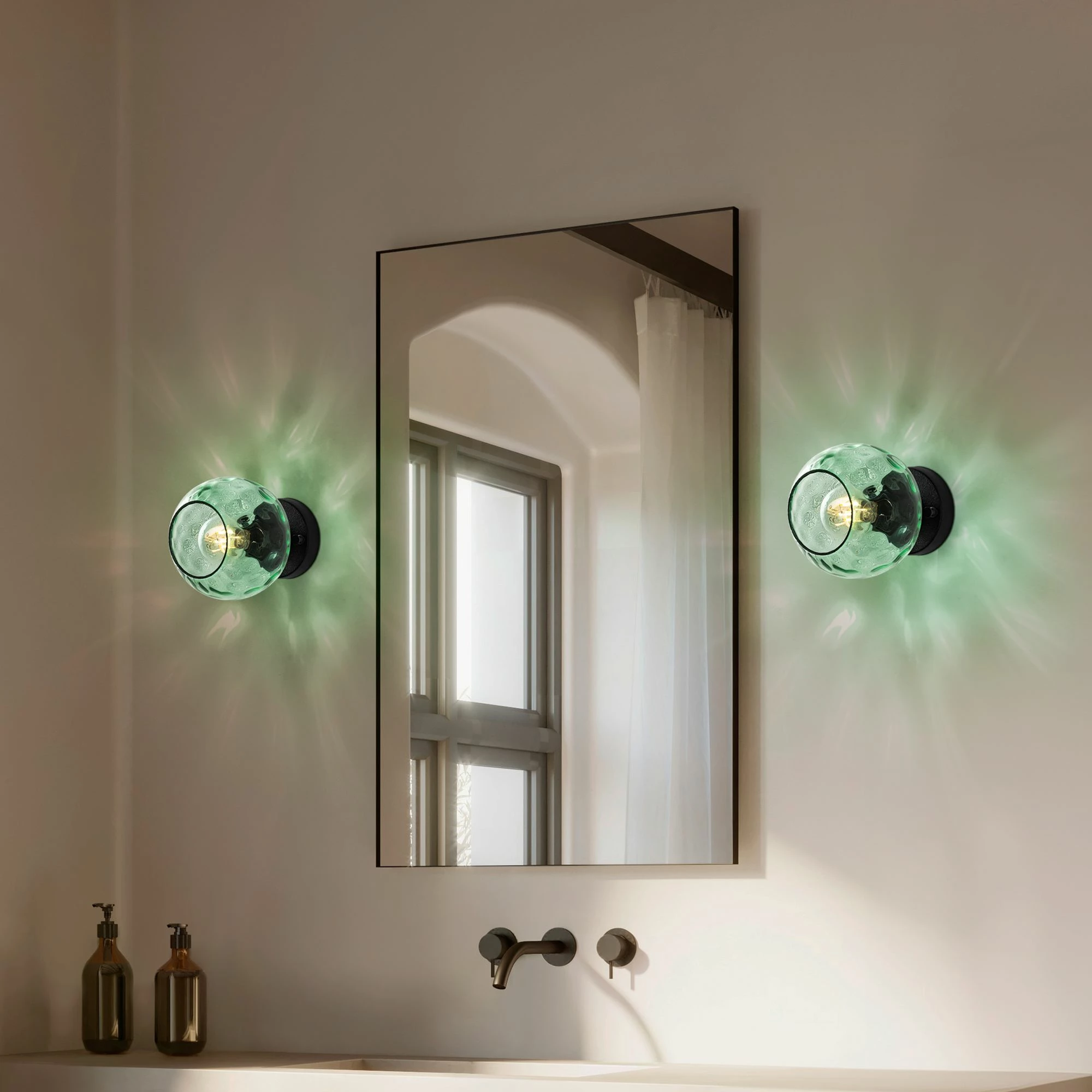 Llambë muri Opviq, Benek - 15 - 14395, ngjyrë mente dhe e zezë