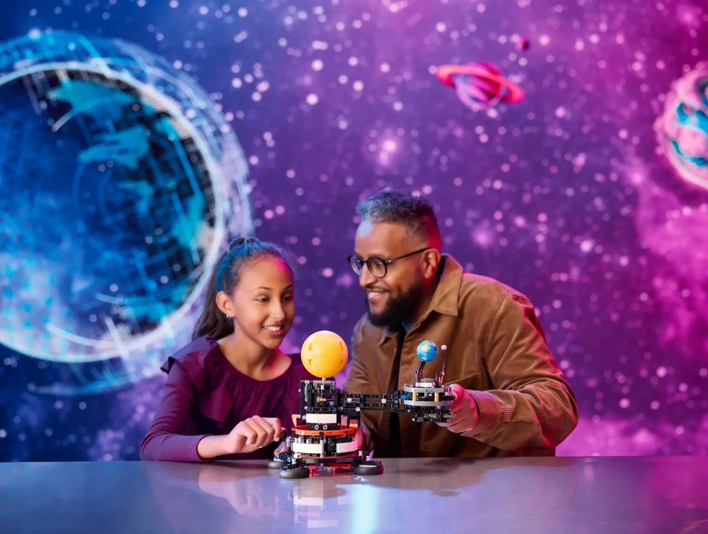 Set LEGO TECHNIC 42179 Planet Earth and Moon in Orbit