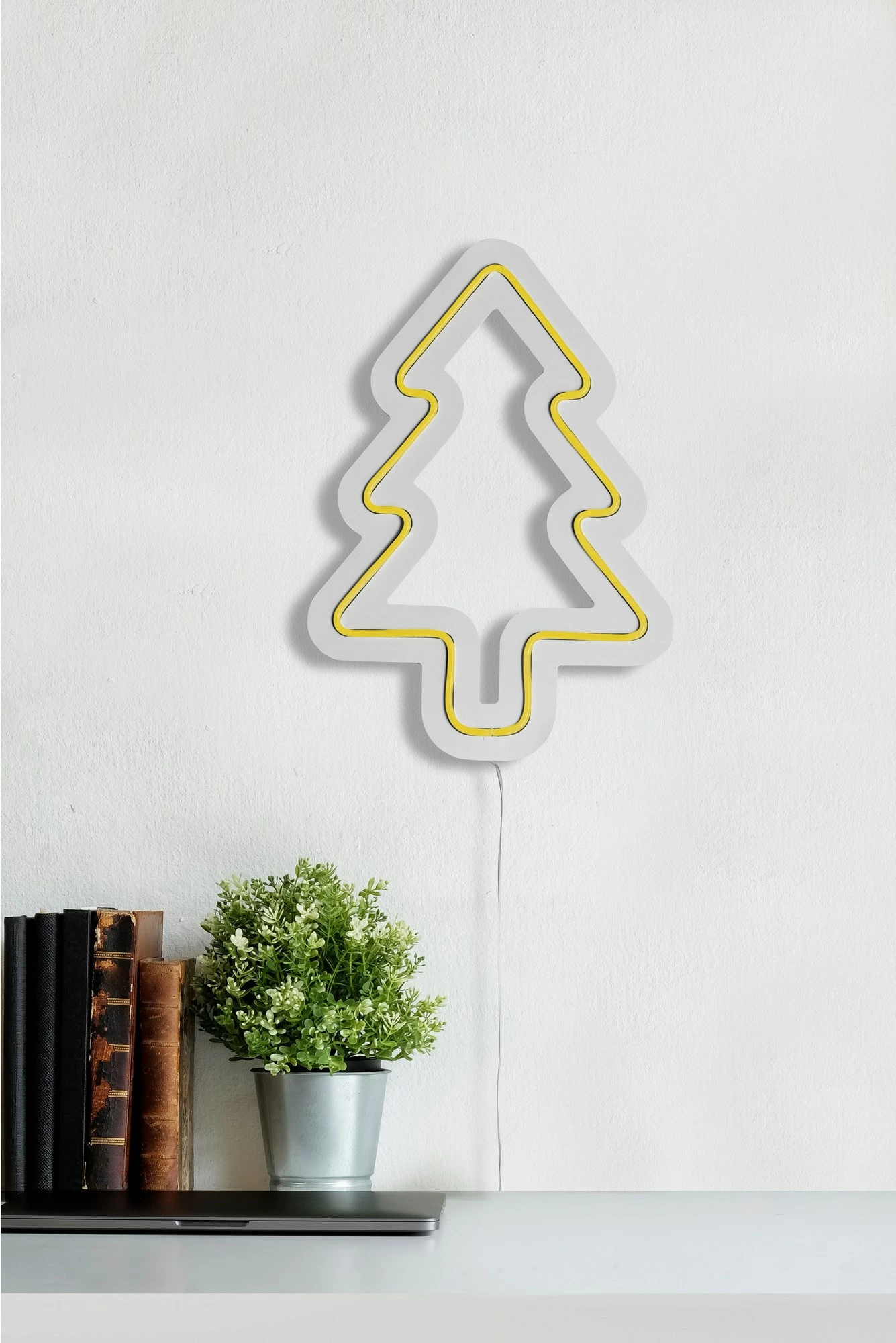 Dritë dekorative plastike LED, formë bredhi, ngjyrë e verdhë, Wallity, 21x30x2 cm