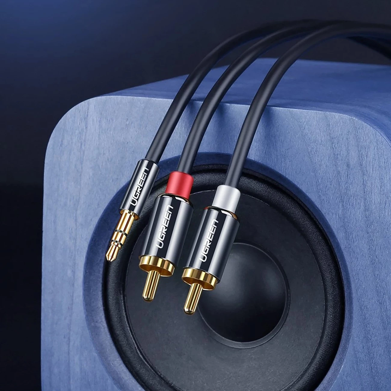Kabllo audio Ugreen AV116 10584, mini jack 3.5mm në 2RCA, 2m, e zezë