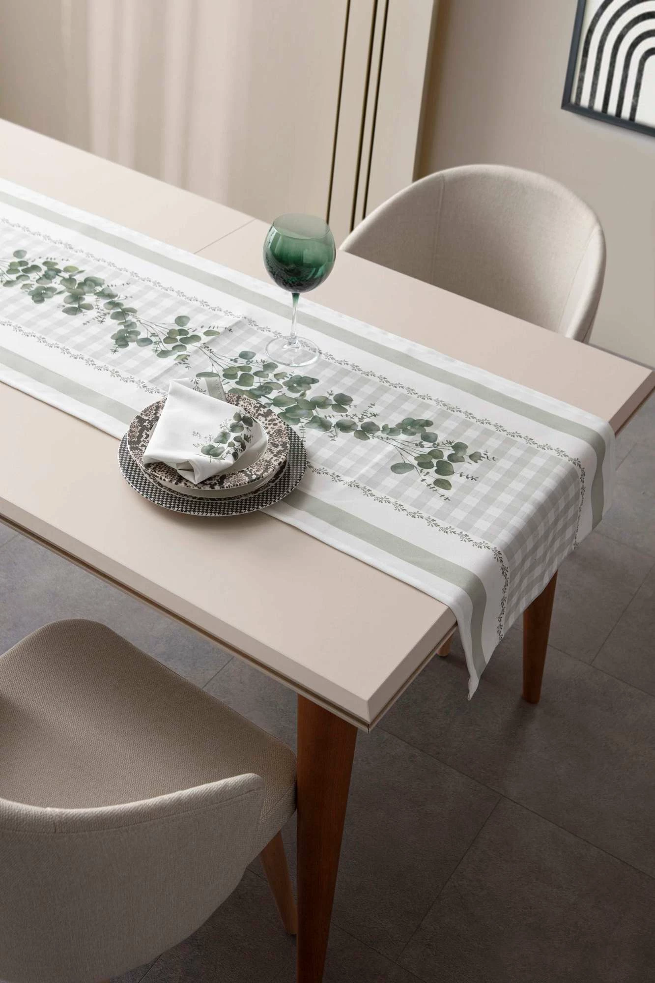 Raner pambuku, ngjyrë e gjelbër dhe e bardhë, Hermia, Eucalyptus, 50x150cm