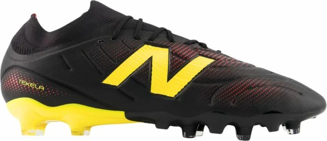 Atlete futbolli New Balance Tekela Team FG V5, të zeza