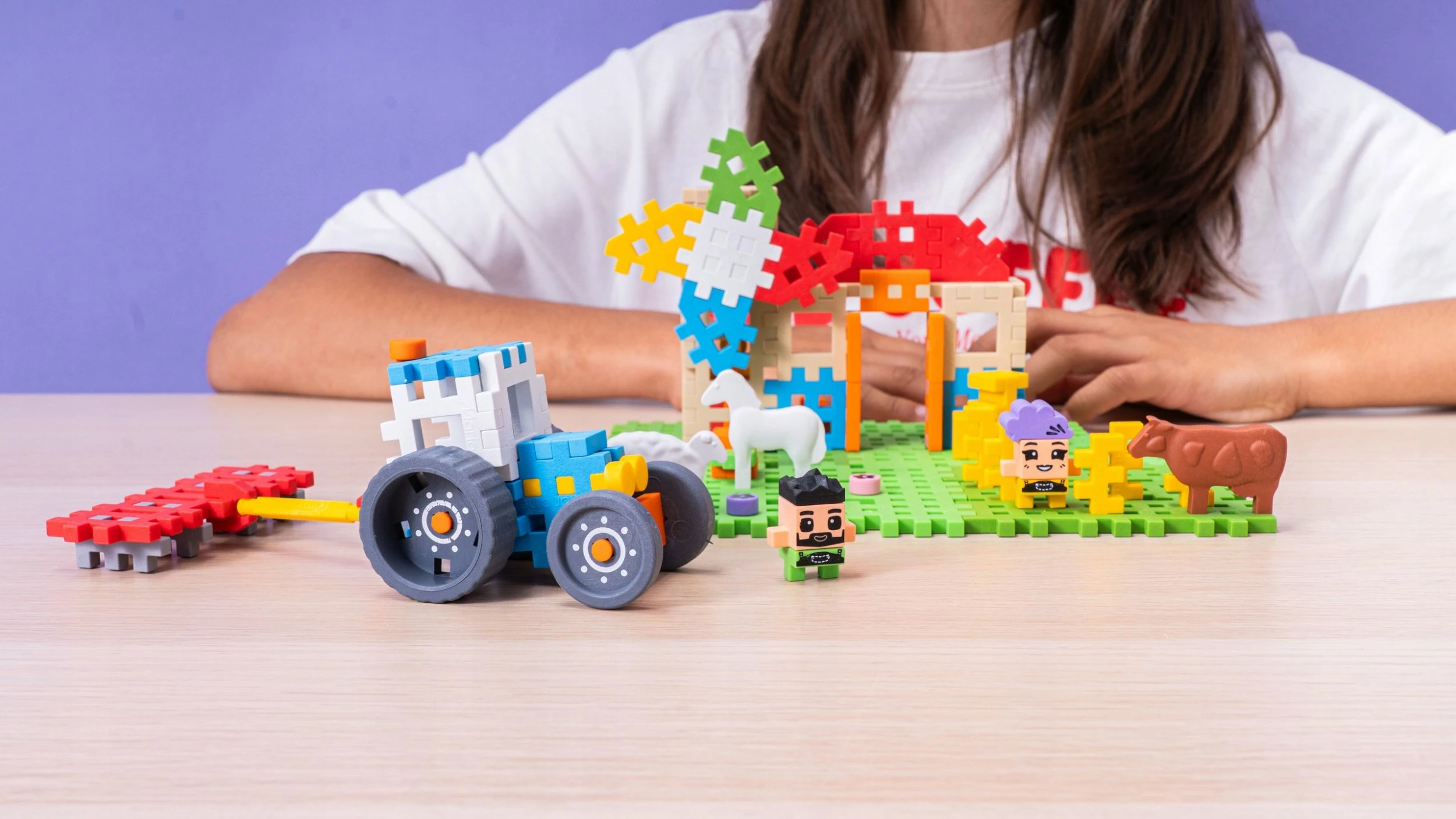 Blloqe ndërtimi waffle Marioinex Mini Waffle Farmer Twisted Mill 07559, 100 elemente, set me figurina