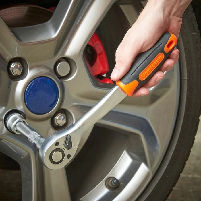 Set veglash VONHAUS 15/176, 104 copë, kasë me organizim, portokalli/zi