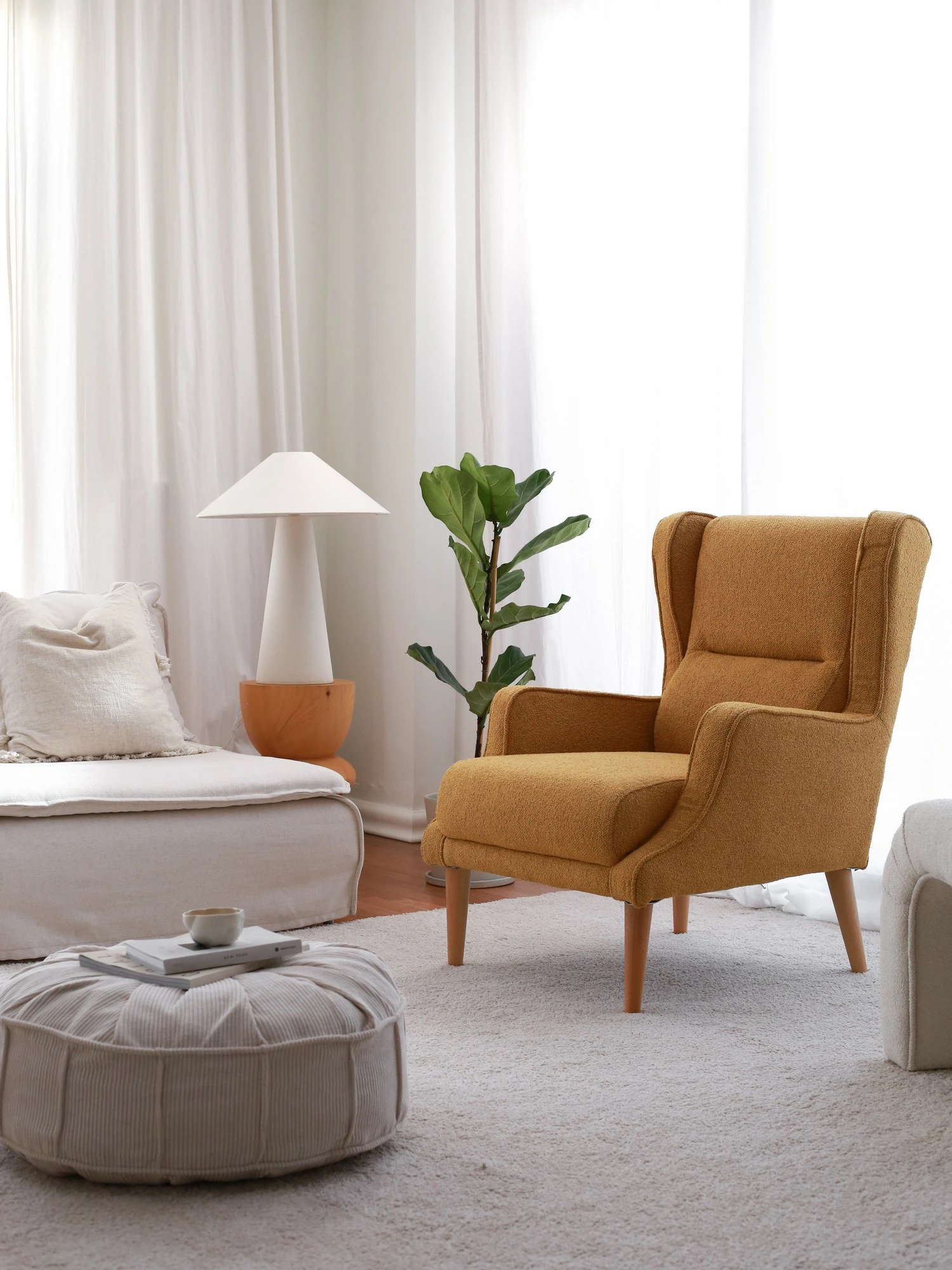 Karrige wing Atelier del Sofa, ngjyrë mustard, Klam