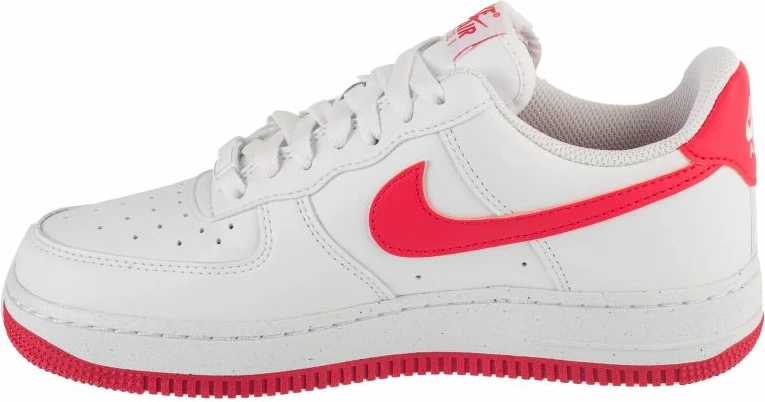 Atlete Nike për femra, të bardha