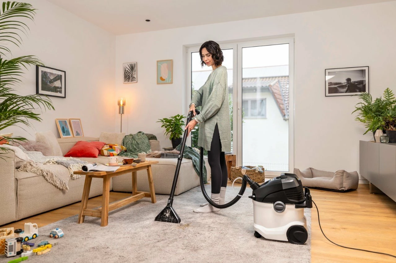 Pastrues tapeti Karcher SE 5 (1.081-230.0) 1000W 4L/4L me aksesorë, zi/bardhë