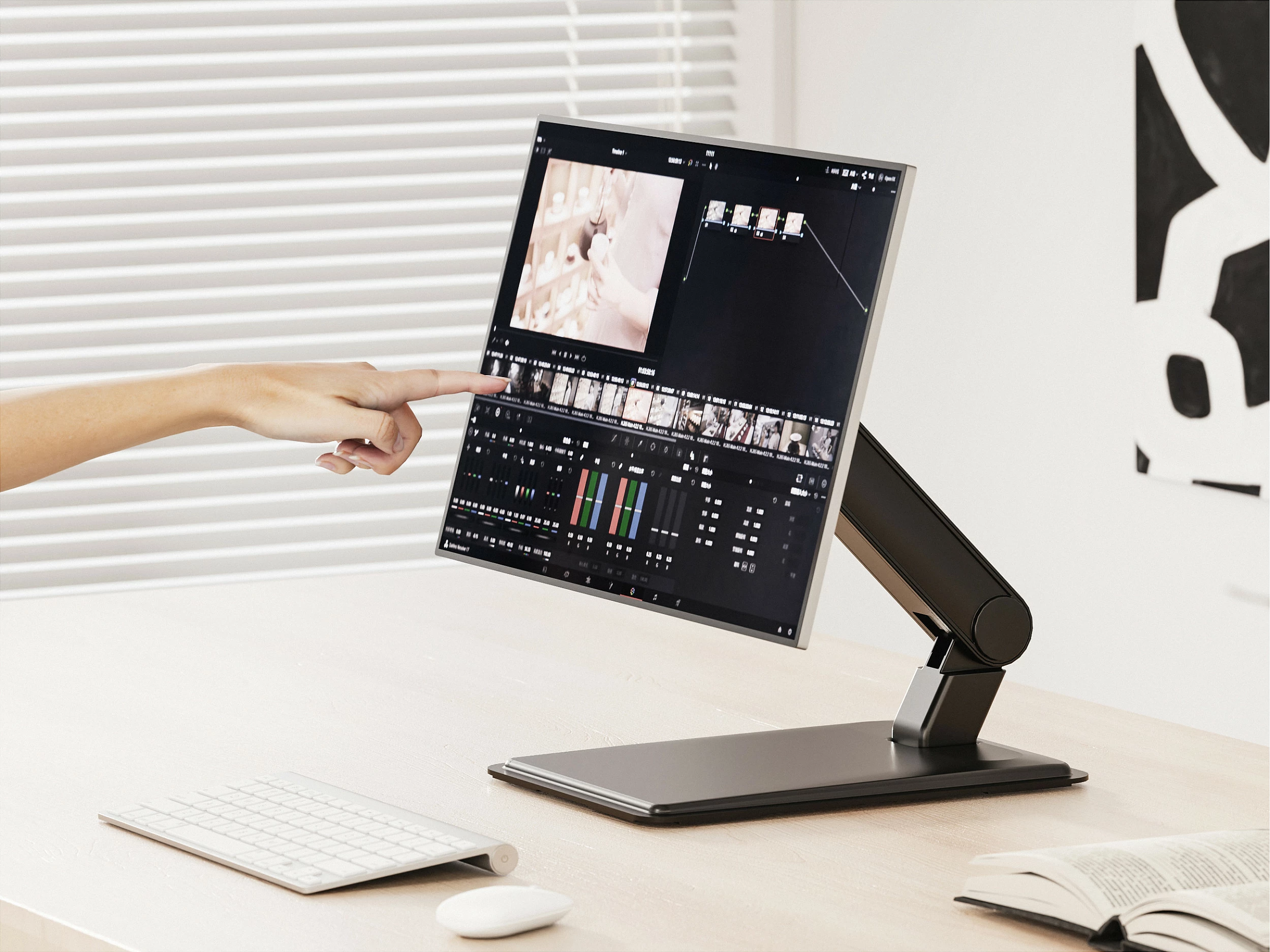 Mbajtëse monitori EQUIP 650124 për tavolinë, 17-32", VESA 75x75-100x100, 8 kg, e zezë