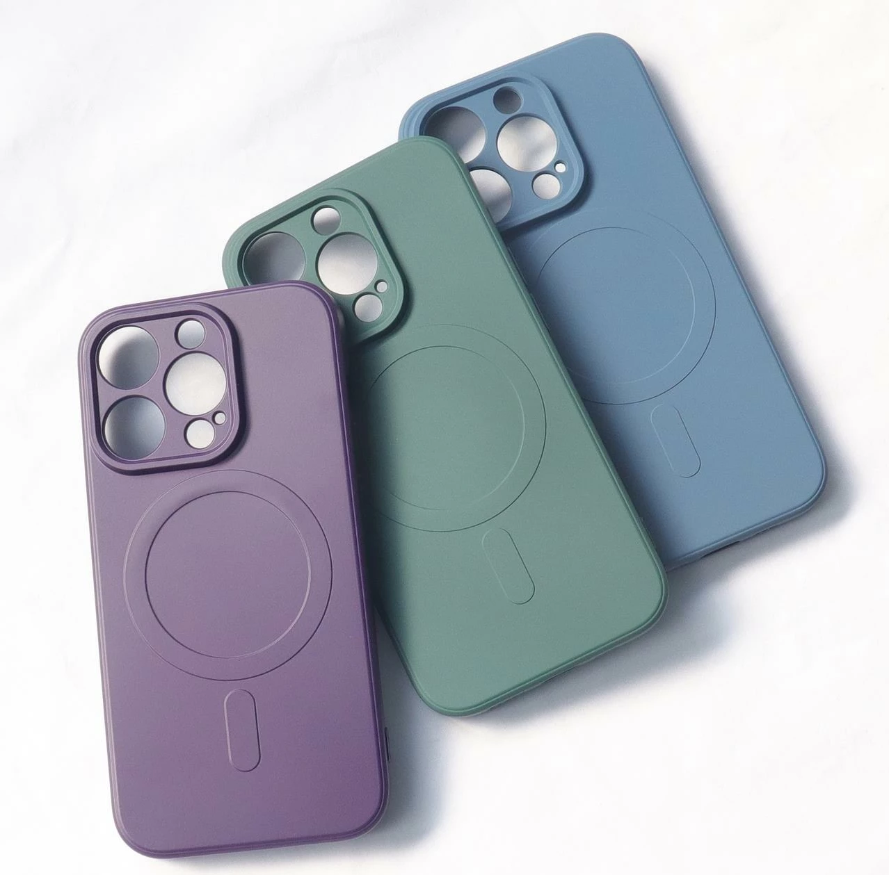 Mbështjellës silikoni Hurtel për iPhone 15 Pro, MagSafe, Kaltër