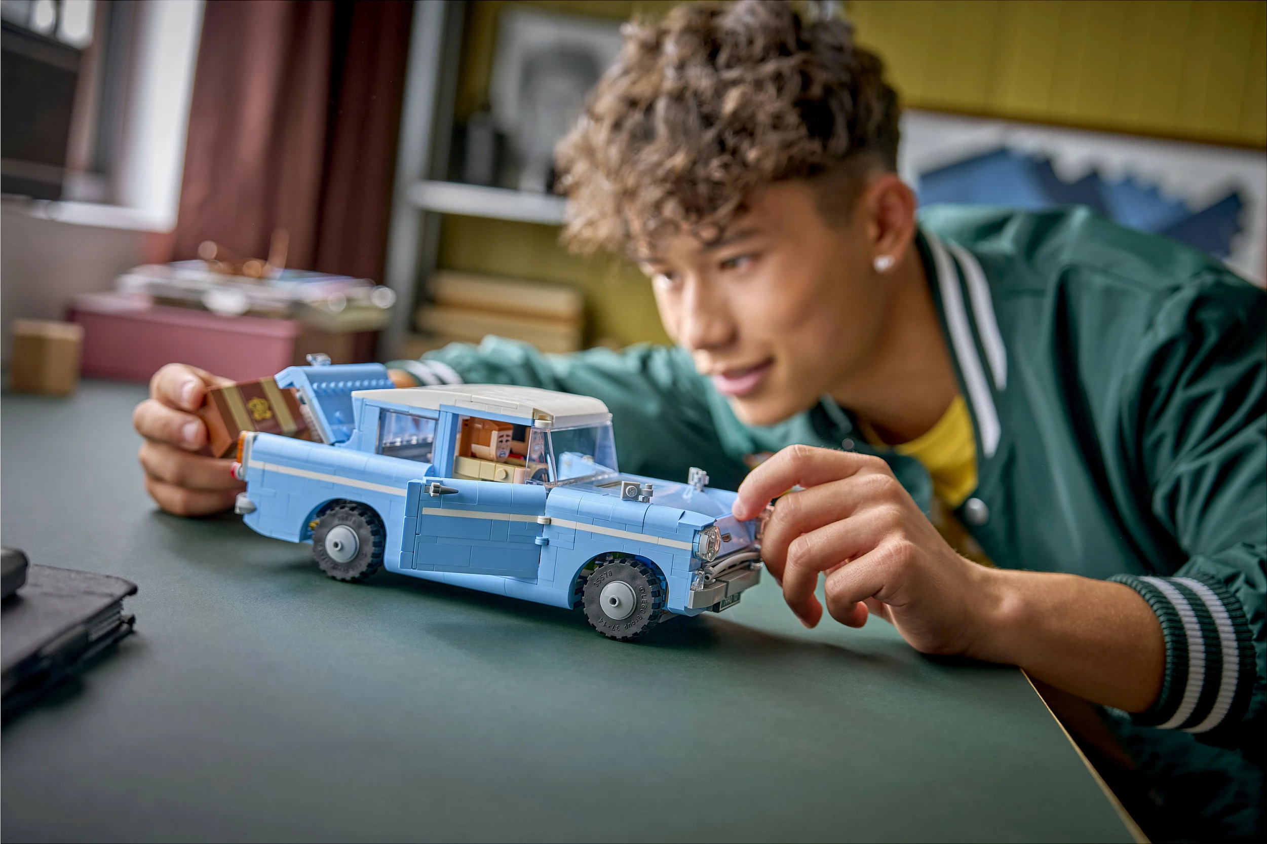 Set ndërtimi LEGO Harry Potter 76470, Enchanted Flying Ford Anglia, 868 copë, multikolor