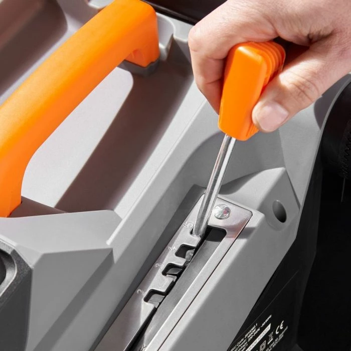 kositëse bari elektrike VONHAUS 3500359 1800W, gjerësi prerjeje 43 cm, thes 52 L, kabllo 12 m, mulching, gri/zezë me portokalli