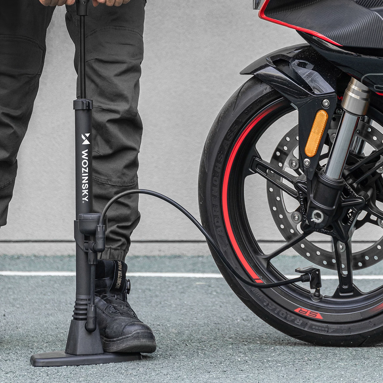 Pompë dyshemeje biçiklete, Wozinsky WPR-02, me manometër, 160 psi / 11 bar, valvula Presta & Schrader, e zezë