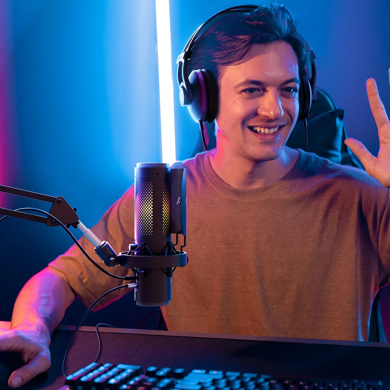 Mikrofon BOYA K9 me kabllo USB-C, 48 kHz 24-bit, RGB, me stendë tavoline dhe pop filter, i zi