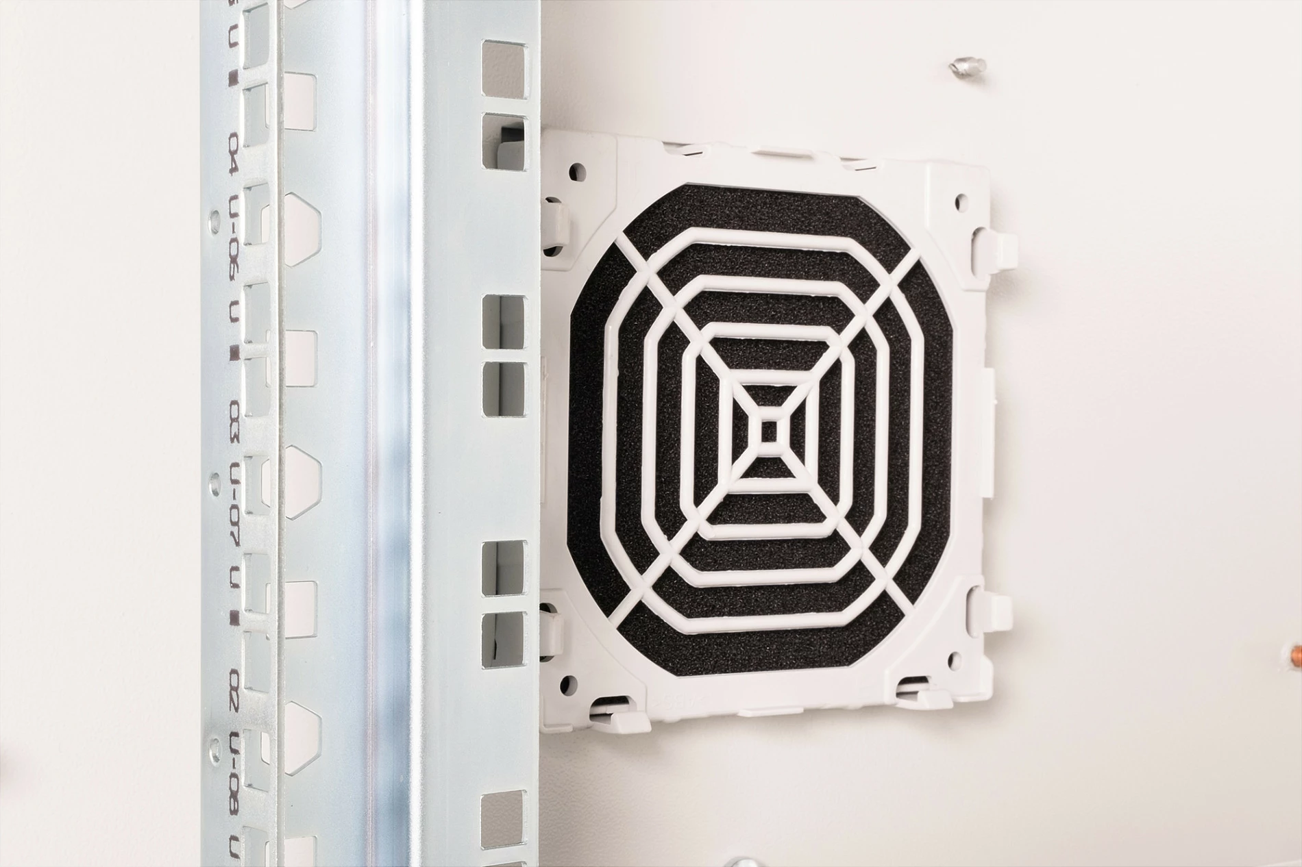 Kasë murale Digitus, për pajisje rrjeti, ngjyrë e bardhë