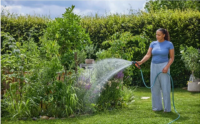 Pistoletë spërkatëse uji GARDENA Classic Multifunksionale, rregullim rrjedhjeje, gri/portokalli