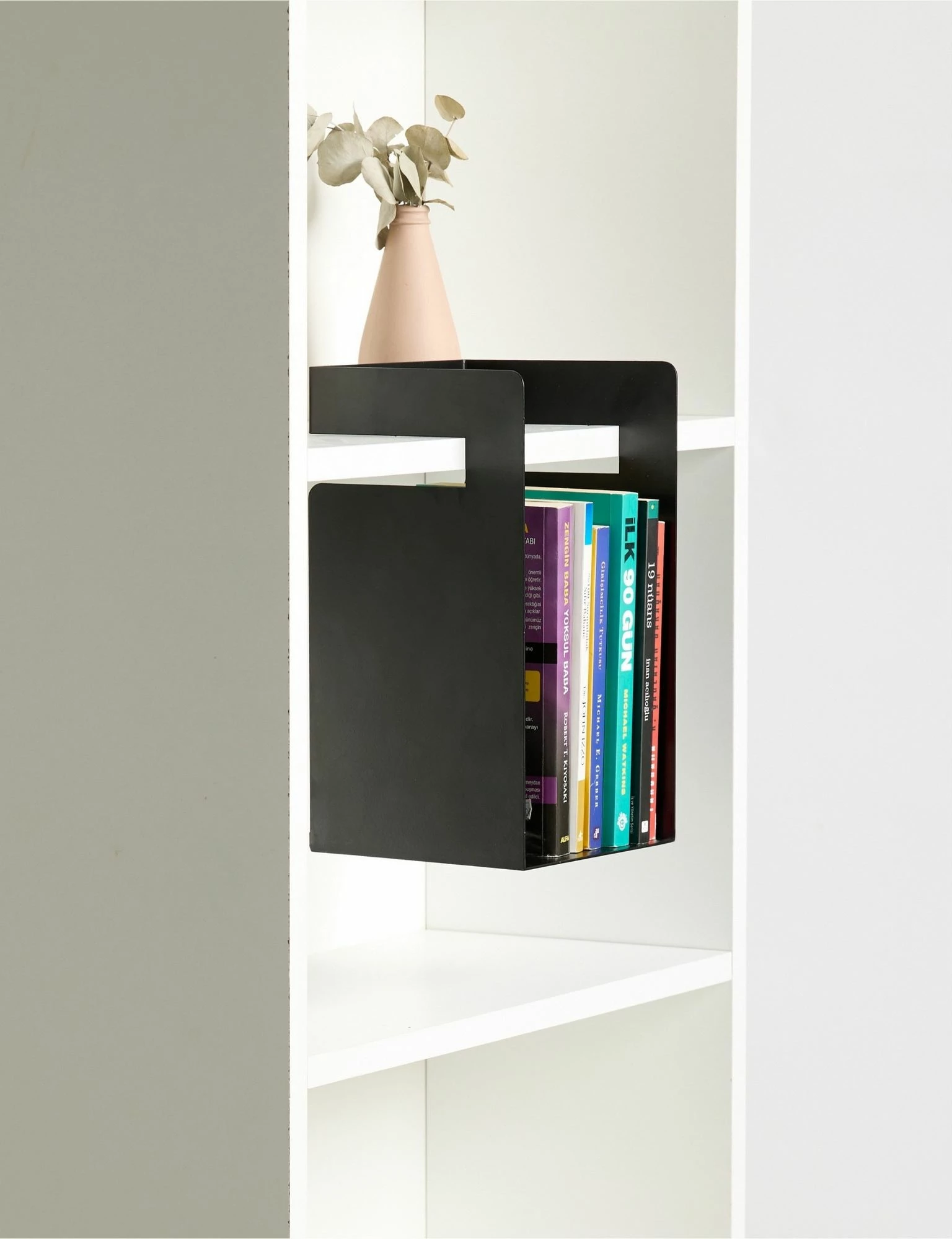Mbajtës librash Skye Decor, formë kube, ngjyrë e zezë