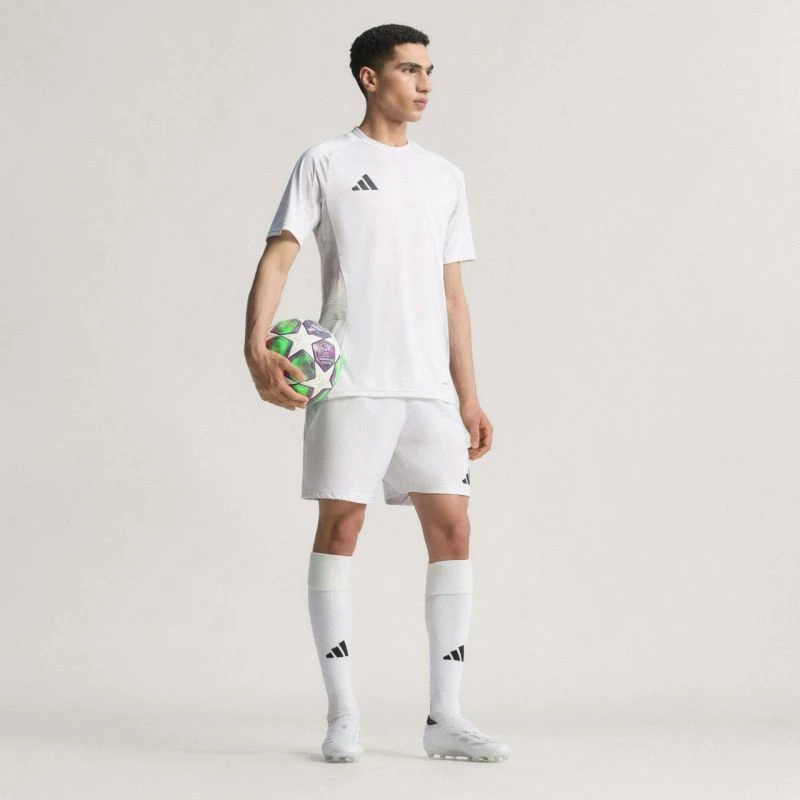 Top futbolli adidas, i bardhë