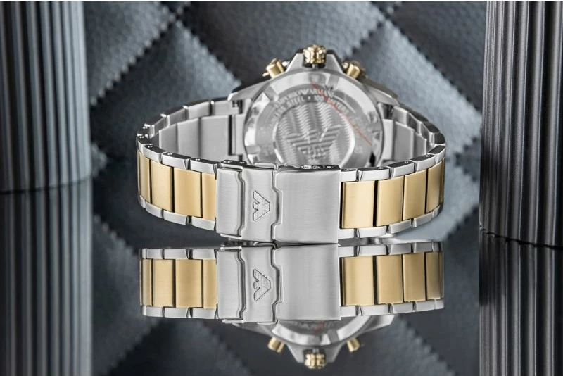 Orë dore meshkujsh Emporio Armani World Explorer AR11695, dyngjyrëshe, me kuti